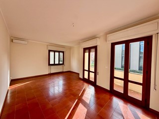 Appartamento in Affitto a Lucca, 1'500&euro;, 135 m²