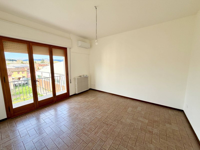 Appartamento in Affitto a Lucca, 1'800&euro;, 140 m²