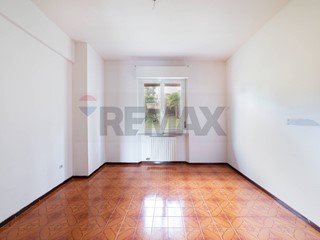 Appartamento in Vendita a Serra de' Conti, 70'000&euro;, 120 m²