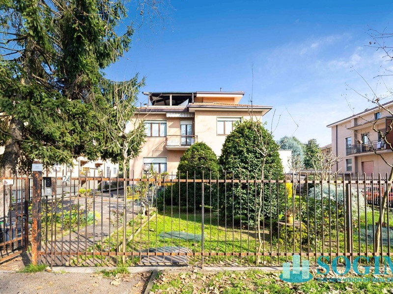 Quadrilocale in Vendita a Monza, 290'000&euro;, 140 m²