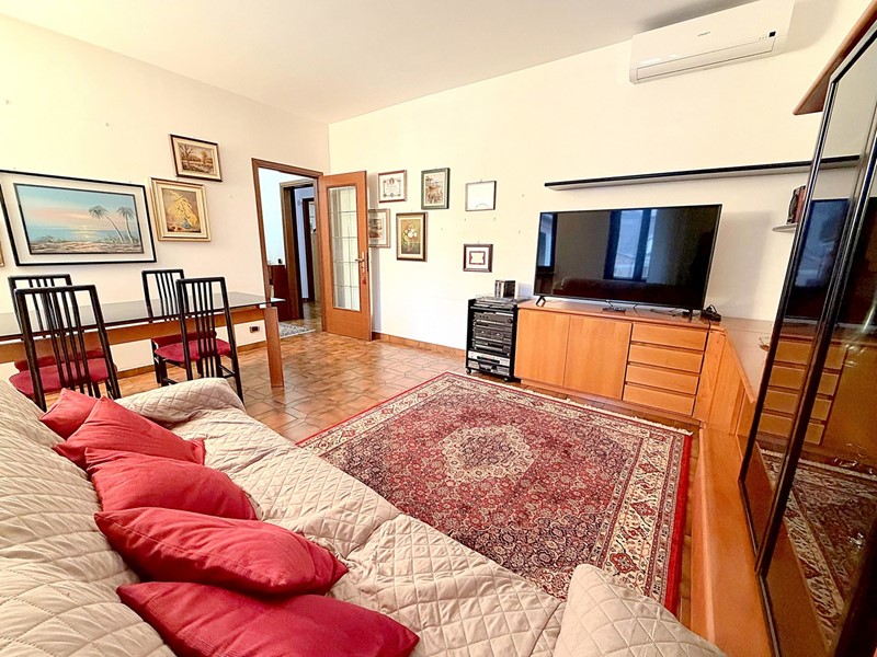 Trilocale in Vendita a Inveruno, 157'000&euro;, 96 m², con Box