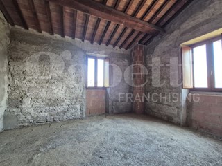 Quadrilocale in Vendita a Gubbio, 65'000&euro;, 95 m²