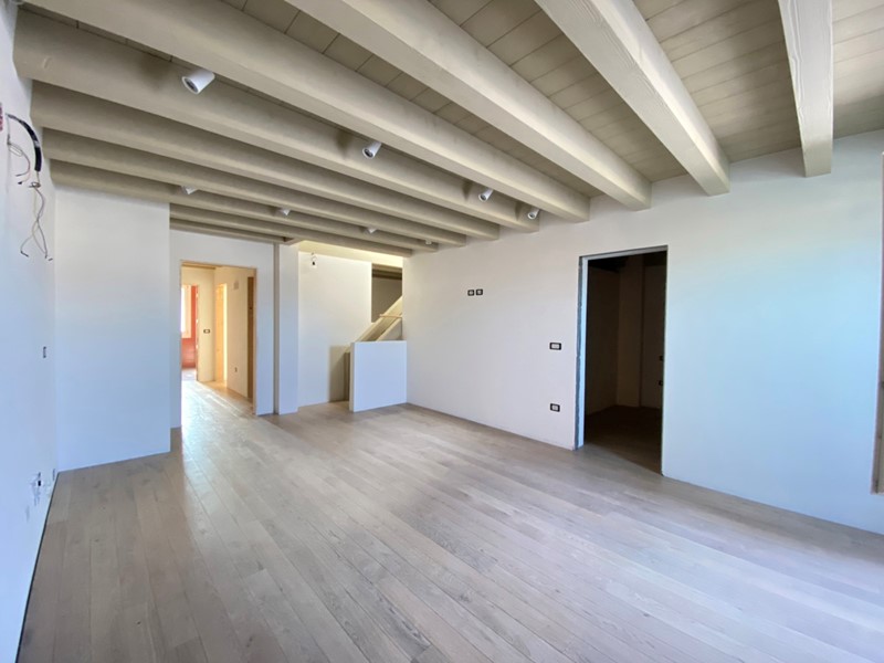Trilocale in Vendita a Noventa Vicentina, 350'000&euro;, 210 m²