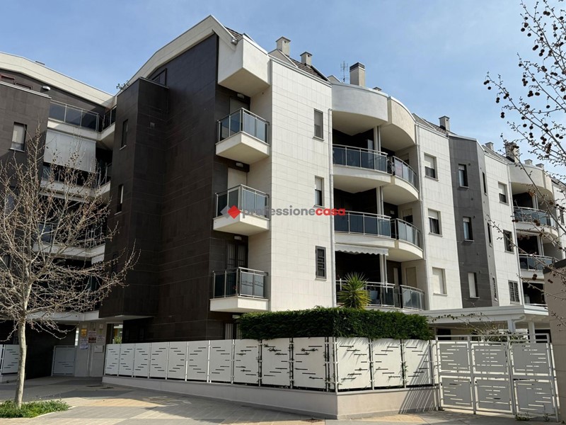 Trilocale in Vendita a Foggia, 179'000&euro;, 71 m², con Box