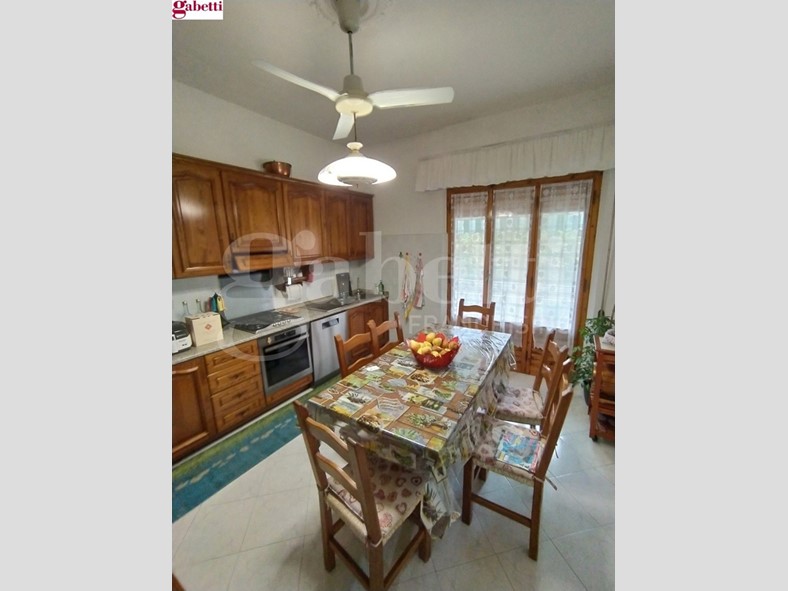 Appartamento in Vendita a Poggibonsi, 165'000&euro;, 105 m², con Box