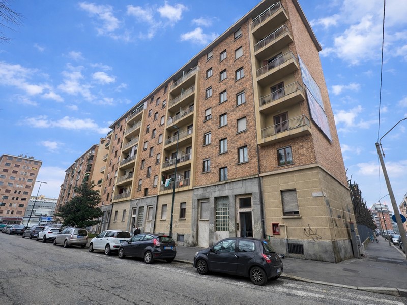 Bilocale in Vendita a Torino, 110'000&euro;, 68 m²