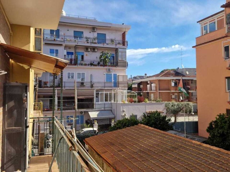 Trilocale in Vendita a Roma, zona Appia nuova, 349'000&euro;, 90 m²