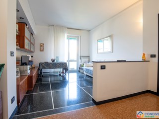 Appartamento in Vendita a Genova, zona Sturla, 298'000&euro;, 97 m²