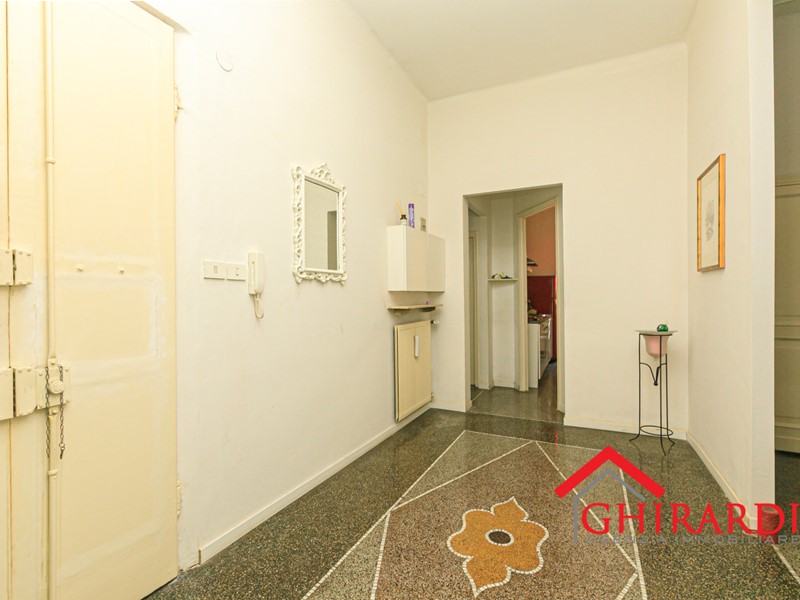 Appartamento in Vendita a Genova, zona Sestri Ponente, 108'000&euro;, 95 m²
