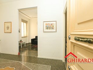 Appartamento in Vendita a Genova, zona Sestri Ponente, 108'000&euro;, 95 m²
