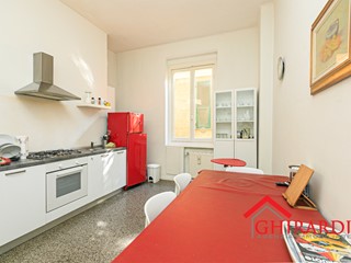 Appartamento in Vendita a Genova, zona Sestri Ponente, 108'000&euro;, 95 m²