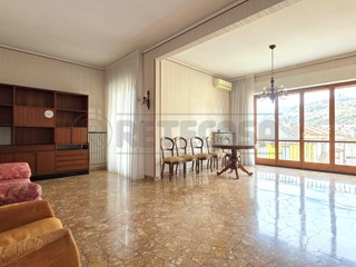 Appartamento in Vendita a Valdagno, zona COMODA AL CENTRO, 210'000&euro;, 172 m², con Box