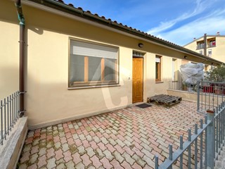 Trilocale in Vendita a Jesi, zona ZONA 2B, 125'000&euro;, 85 m², con Box