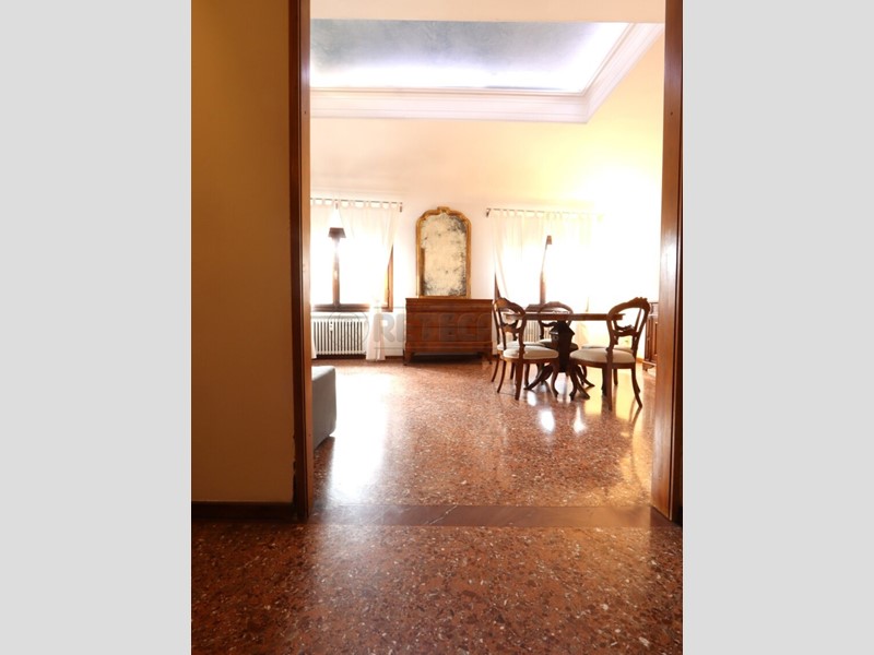 Appartamento in Affitto a Vicenza, 1'500&euro;, 115 m², arredato