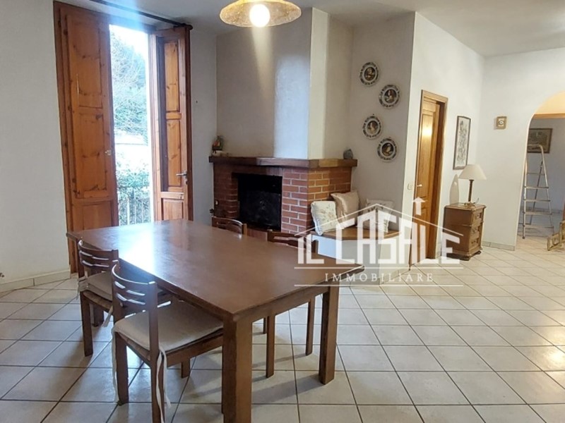 Appartamento in Vendita a Rufina, zona Rufina, 280'000&euro;, 140 m², con Box