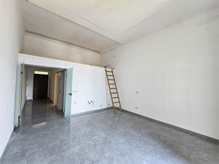 Bilocale in Vendita a Napoli, 90'000&euro;, 55 m²