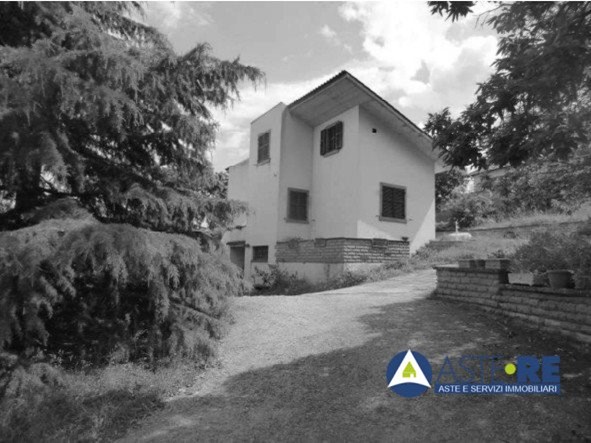 Appartamento in Vendita a Viterbo, 105'000&euro;, 230 m²