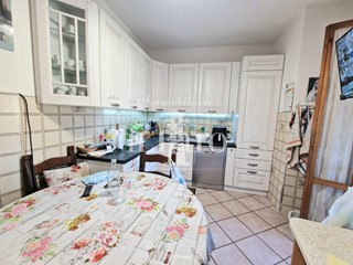 Quadrilocale in Vendita a Campi Bisenzio, zona San Giusto, 270'000&euro;, 85 m², arredato, con Box