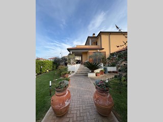 Quadrilocale in Vendita a Campiglia Marittima, zona Venturina Terme, 268'000&euro;, 68 m², arredato, con Box