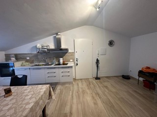 Attico in Affitto a Capraia e Limite, zona Limite, 570&euro;, 40 m²