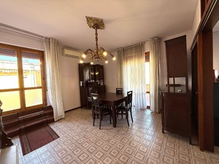 Attico in Vendita a Vinci, zona Sovigliana, 235'000&euro;, 105 m², con Box