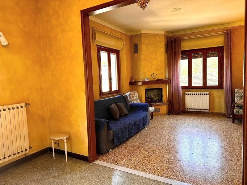 Appartamento in Vendita a Coreglia Antelminelli, zona Calavorno, 80'000&euro;, 100 m²