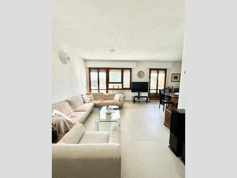 Appartamento in Vendita a Pisa, 610'000&euro;, 170 m², con Box