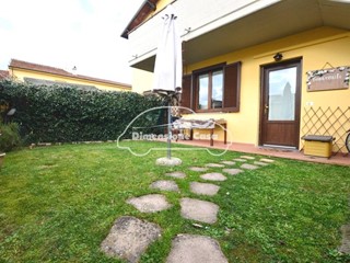 Trilocale in Vendita a Lucca, zona Santissima Annunziata, 215'000&euro;, 70 m², arredato