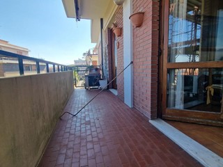 Appartamento in Vendita a Carrara, zona Marina di Carrara, 225'000&euro;, 92 m², arredato