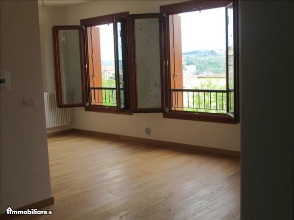 Trilocale in Vendita a Siena, 300'000&euro;, 60 m², con Box