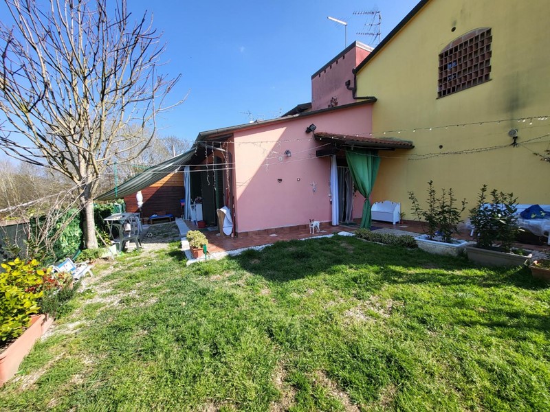 Bilocale in Vendita a Santa Maria a Monte, zona Pregiuntino, 69'000&euro;, 45 m²