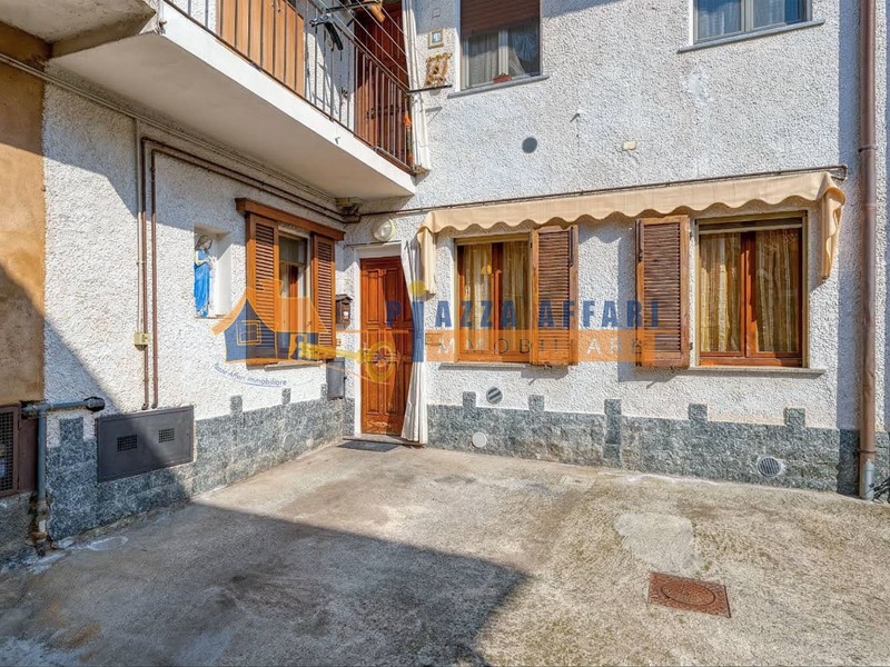Trilocale in Vendita a Caronno Varesino, 65'000&euro;, 73 m²