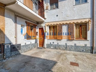 Trilocale in Vendita a Caronno Varesino, 65'000&euro;, 73 m²