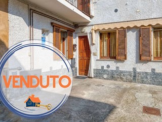 Trilocale in Vendita a Caronno Varesino, 65'000&euro;, 73 m²