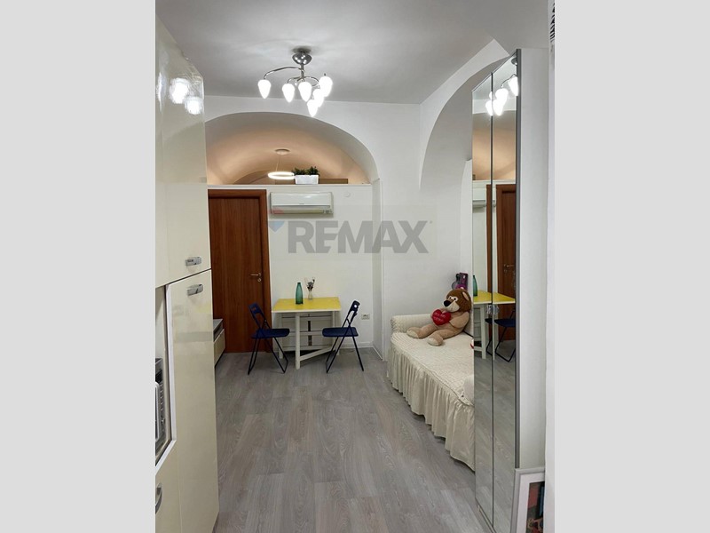 Bilocale in Vendita a Napoli, 100'000&euro;, 63 m²