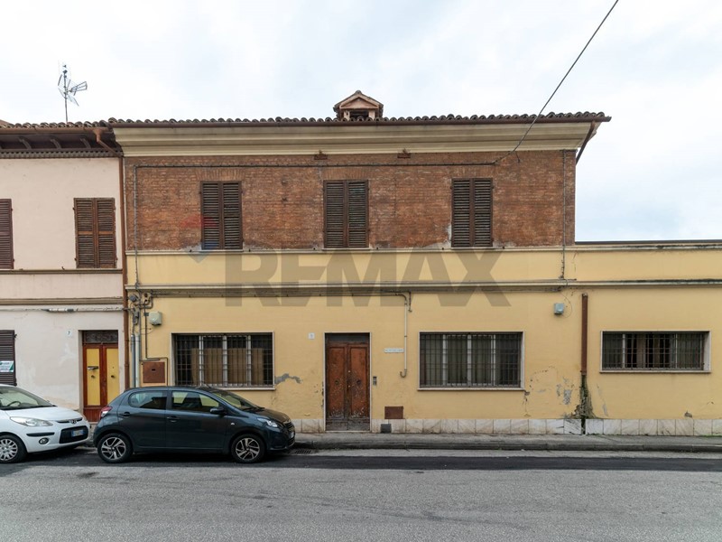 Appartamento in Vendita a Jesi, 250'000&euro;, 500 m²