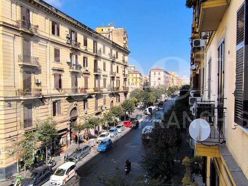 Appartamento in Vendita a Napoli, 550'000&euro;, 150 m², arredato