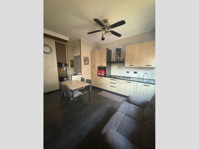 Bilocale in Vendita a Torino, 74'000&euro;, 54 m²