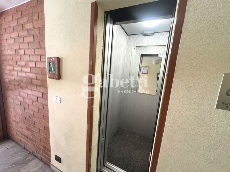 Appartamento in Vendita a Torino, 188'000&euro;, 110 m², con Box