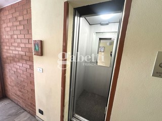 Appartamento in Vendita a Torino, 188'000&euro;, 110 m², con Box