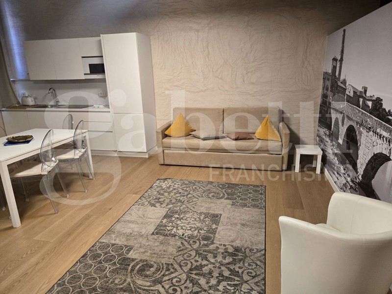 Loft in Affitto a Verona, 1'000&euro;, 60 m², arredato