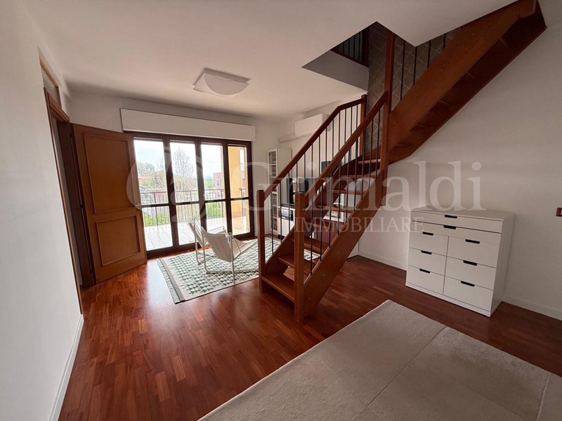 Attico in Vendita a Roma, 320'000&euro;, 160 m²