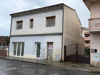 Quadrilocale in Vendita a Decimomannu, 90'000&euro;, 100 m²