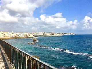 Appartamento in Vendita a Siracusa, zona Ortigia-Umberto, 450'000&euro;, 180 m², arredato