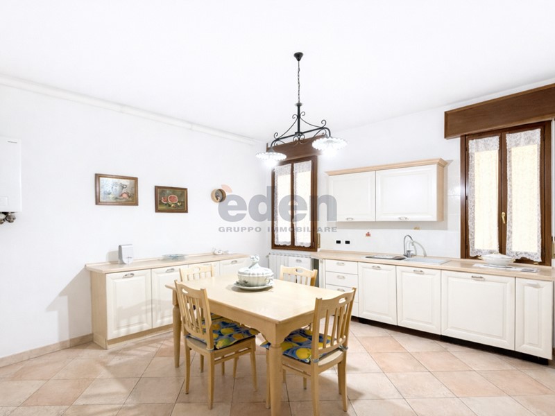 Appartamento in Vendita a Modena, 235'000&euro;, 113 m², arredato