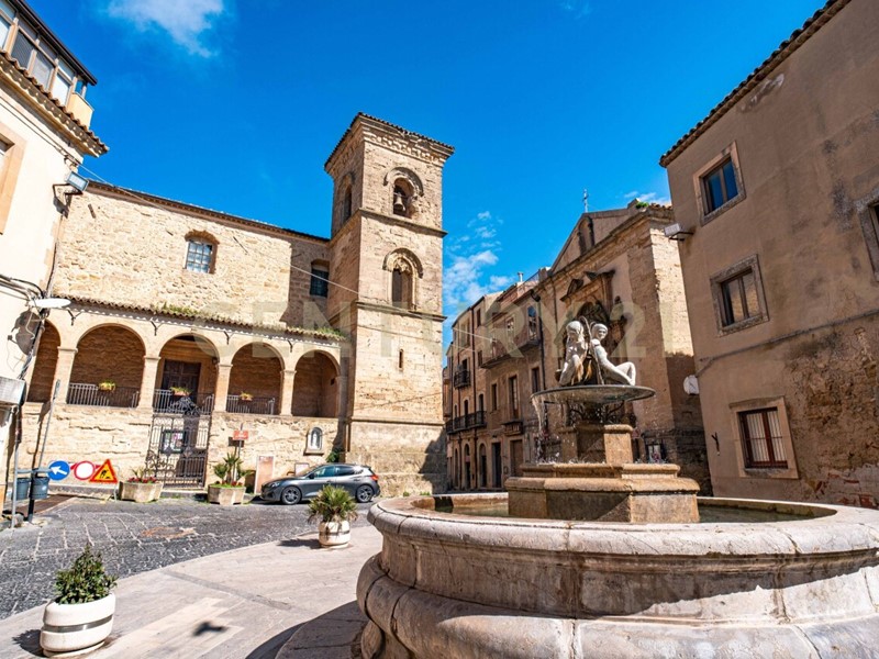 Appartamento in Vendita a Enna, 115'000&euro;, 133 m²