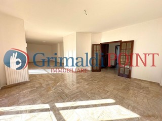 Appartamento in Affitto a Lecce, 1'100&euro;, 187 m², con Box