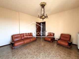 Attico in Vendita a Vinci, zona Sovigliana, 235'000&euro;, 105 m², con Box