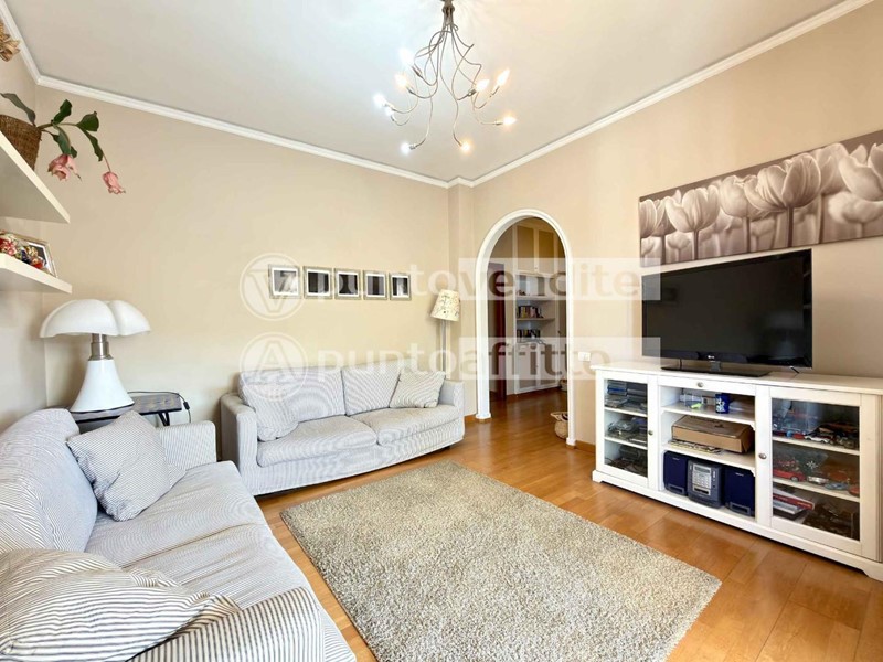Appartamento in Vendita a Lucca, zona Arancio, 229'000&euro;, 90 m², arredato, con Box