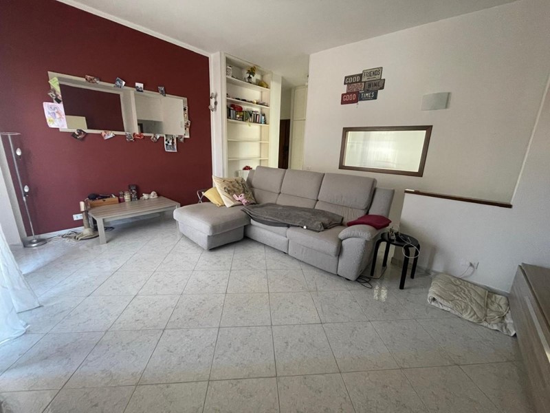 Quadrilocale in Vendita a Luni, zona Isola, 175'000&euro;, 75 m², arredato, con Box